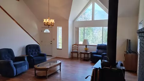 Living - 1284 Bourbon, Springville, CA 93265 photo 1 of 10