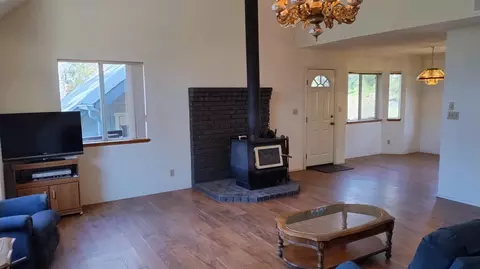 Living - 1284 Bourbon, Springville, CA 93265 photo 6 of 10
