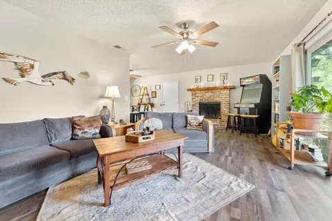 Living - 43831 Skyline Dr, Three Rivers, CA 93271 photo 1 of 4
