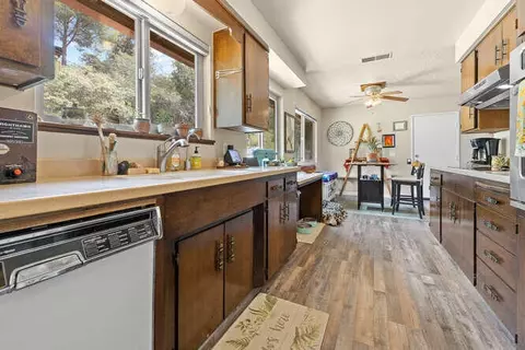 Kitchen - 43831 Skyline Dr, Three Rivers, CA 93271 photo 2 of 6