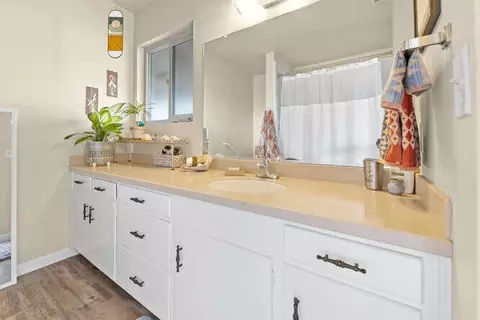 Bath - 43831 Skyline Dr, Three Rivers, CA 93271 photo 1 of 3