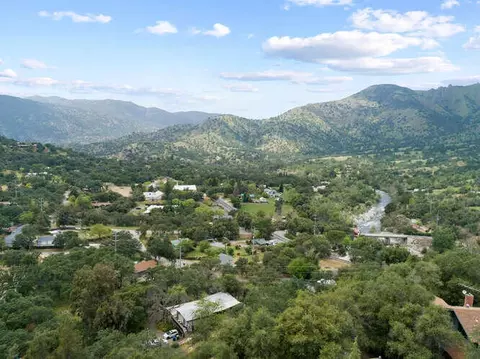View/Area - 43831 Skyline Dr, Three Rivers, CA 93271 photo 4 of 4