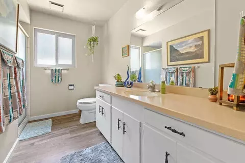 Bath - 43831 Skyline Dr, Three Rivers, CA 93271 photo 2 of 3