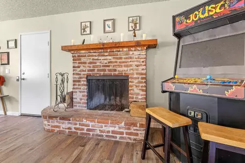 Living - 43831 Skyline Dr, Three Rivers, CA 93271 photo 3 of 4