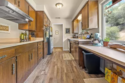Kitchen - 43831 Skyline Dr, Three Rivers, CA 93271 photo 4 of 6
