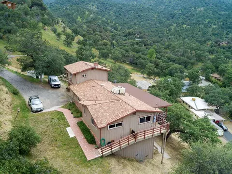 Exterior - 43831 Skyline Dr, Three Rivers, CA 93271 photo 2 of 6