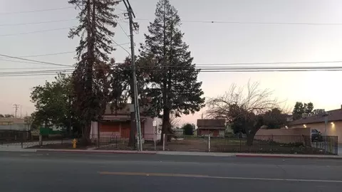 395 W Visalia Rd, Farmersville, CA 93223