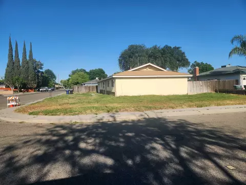 1986 E Ash Ave, Tulare, CA 93274 photo 2
