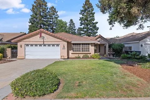 1045 S Tracy St, Visalia, CA 93292