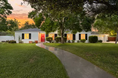 146 W Colonial Dr, Hanford, CA 93230