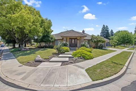 1425 E Paradise Ave, Visalia, CA 93292
