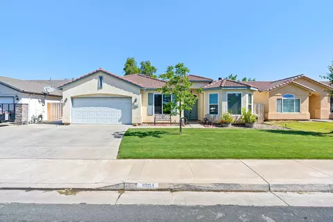 1064 W Orange St, Hanford, CA 93230