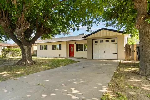10975 Malta St, Hanford, CA 93230