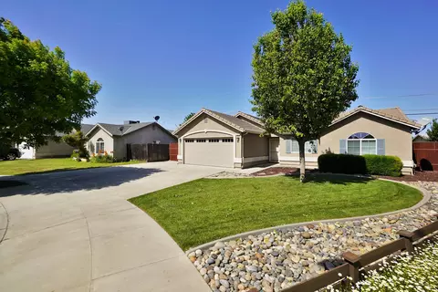 973 Himalaya Dr, Lemoore, CA 93245