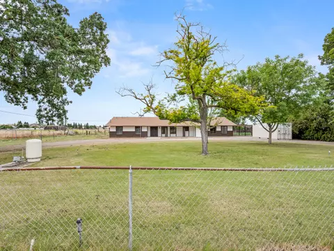 6241 N Locan Ave, Clovis, CA 93619 photo 2