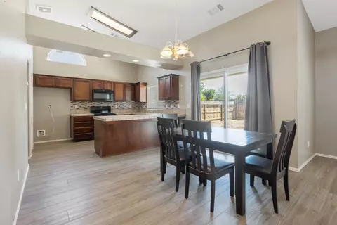 7495 Bailey Ave, Visalia, CA 93291 photo 2