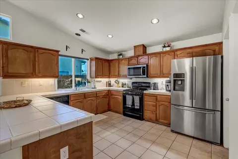 732 Crescent Ct, Lemoore, CA 93245 photo 17