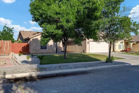 732 Crescent Ct, Lemoore, CA 93245 photo 4