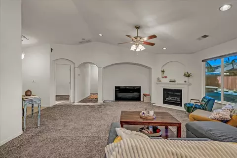 732 Crescent Ct, Lemoore, CA 93245 photo 12