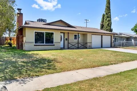 1125 E Malone St, Hanford, CA 93230 photo 2
