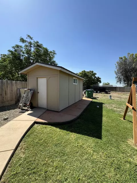 207 E Beacon Ave, Tulare, CA 93274 photo 34