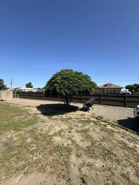207 E Beacon Ave, Tulare, CA 93274 photo 44