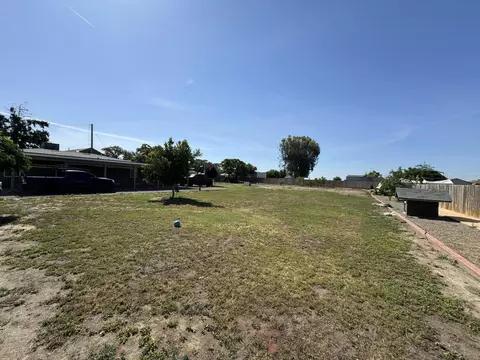 207 E Beacon Ave, Tulare, CA 93274 photo 45