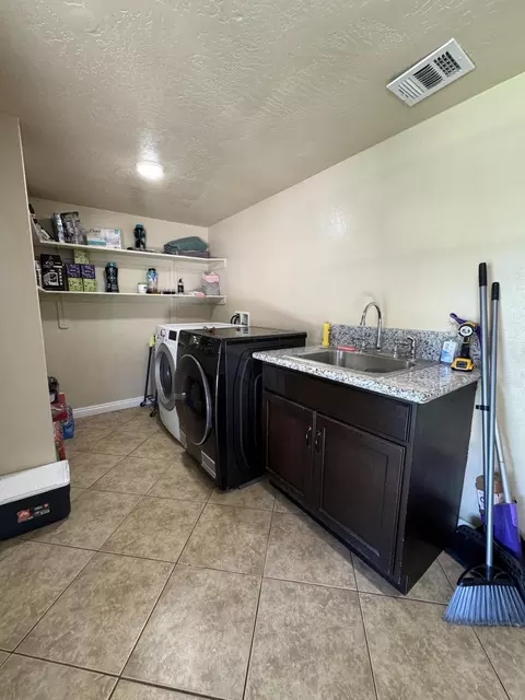 207 E Beacon Ave, Tulare, CA 93274 photo 31