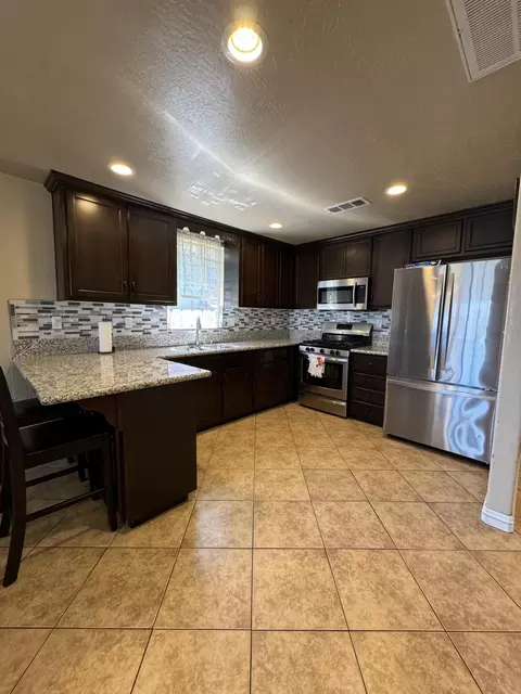 207 E Beacon Ave, Tulare, CA 93274 photo 18
