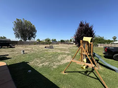 207 E Beacon Ave, Tulare, CA 93274 photo 35