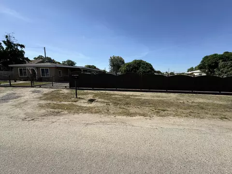 207 E Beacon Ave, Tulare, CA 93274 photo 7