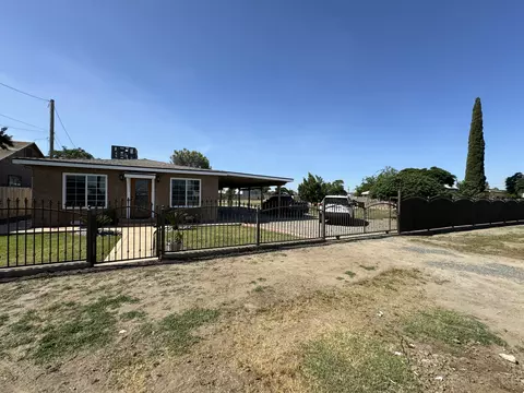 207 E Beacon Ave, Tulare, CA 93274 photo 4