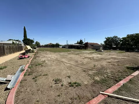 207 E Beacon Ave, Tulare, CA 93274 photo 37