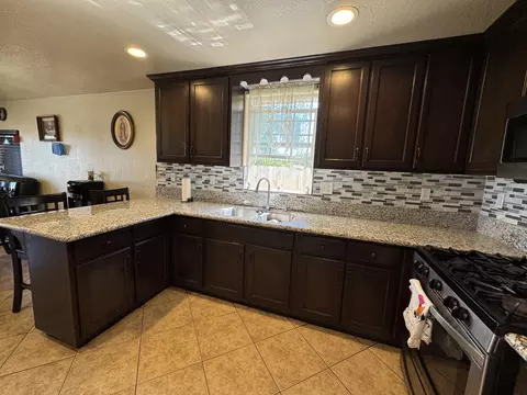 207 E Beacon Ave, Tulare, CA 93274 photo 22