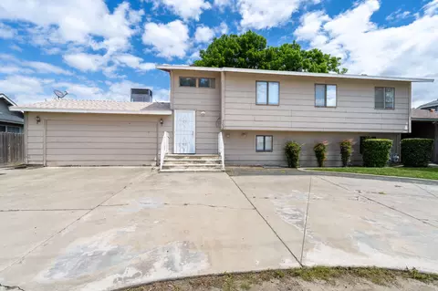 762 N E St, Tulare, CA 93274