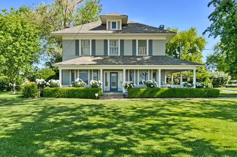 13148 Grangeville Blvd, Hanford, CA 93230