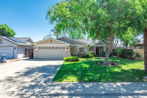 2223 Cottonwood Ct, Hanford, CA 93230