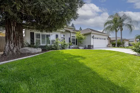 1237 E Richard Smith Ave, Tulare, CA 93274 photo 2