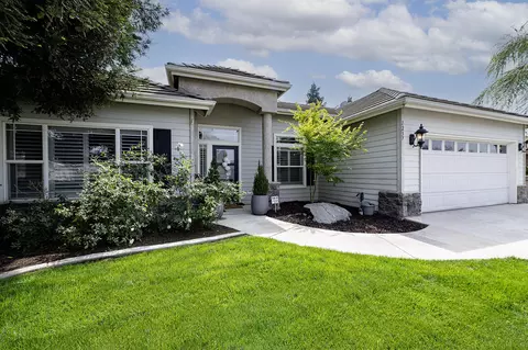 1237 E Richard Smith Ave, Tulare, CA 93274 photo 3