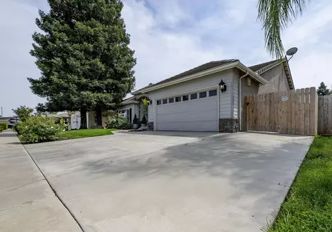 1237 E Richard Smith Ave, Tulare, CA 93274 photo 4