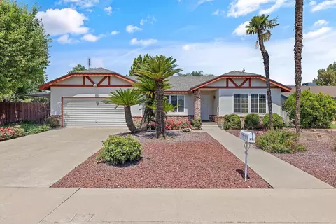 3636 W Monte Vista Ct, Visalia, CA 93277