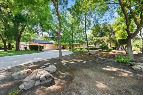 1932 Green Acres Dr, Visalia, CA 93291