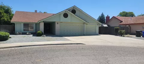 1078 Lindale Pl, Porterville, CA 93257