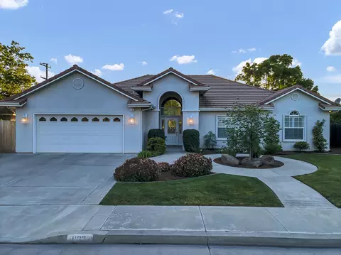 1162 Della St, Hanford, CA 93230
