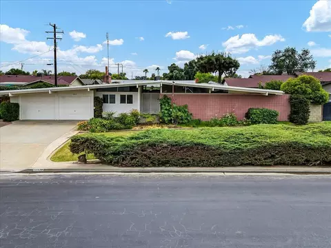 265 E Sycamore Dr, Hanford, CA 93230