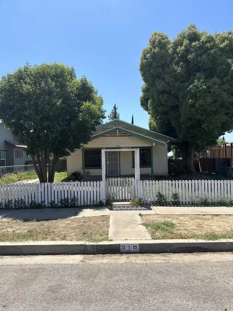 318 N D St, Exeter, CA 93221