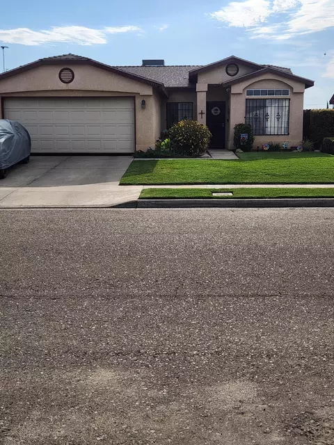 1999 Applewood St, Tulare, CA 93274