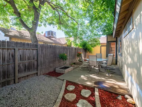 2046 E Harold Ave, Visalia, CA 93292 photo 12