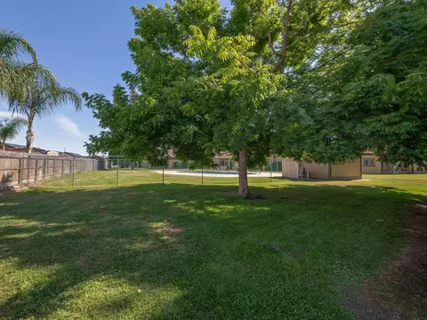 2046 E Harold Ave, Visalia, CA 93292 photo 13
