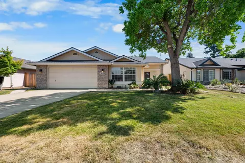 5825 W Judy Ct, Visalia, CA 93277